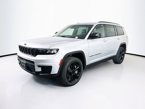 Used 2024 Jeep Grand Cherokee L Altitude image 3