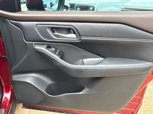 Used 2023 Nissan Rogue SL w/ SL Premium Package FWD image 10