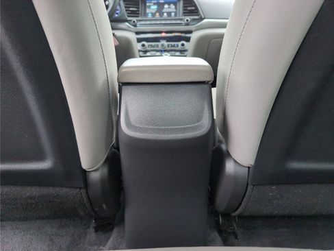 Used 2020 Hyundai Elantra SEL FWD image 34