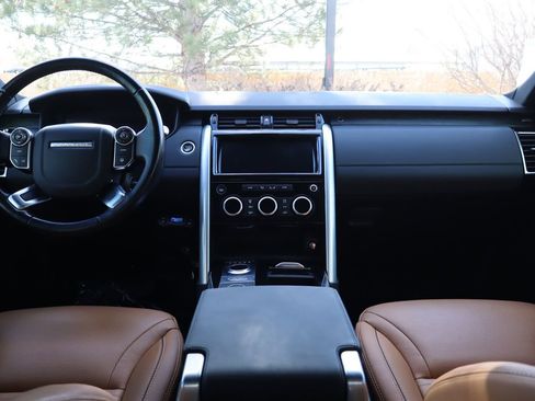 Used 2018 Land Rover Discovery HSE image 15