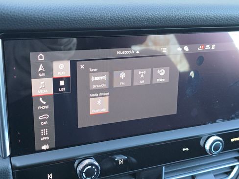 Certified 2025 Porsche Macan image 24