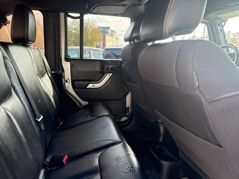 Used 2016 Jeep Wrangler Unlimited Rubicon image 10