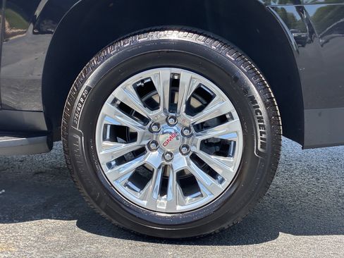 Used 2024 GMC Yukon XL Denali AWD/4WD image 10
