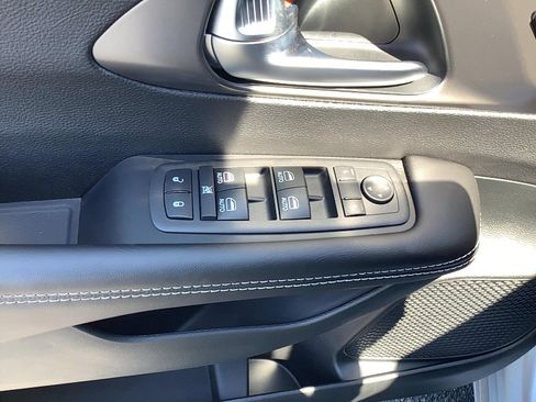 New 2026 Chrysler Pacifica Select image 11