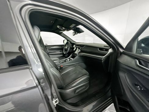 Used 2023 Jeep Grand Cherokee Altitude image 31