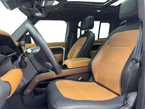 Used 2024 Land Rover Defender 130 X-Dynamic SE image 47