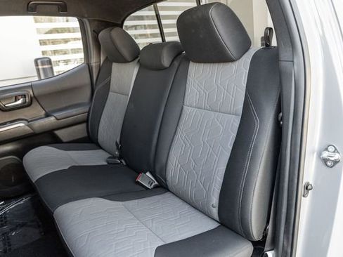 Used 2020 Toyota Tacoma TRD Sport w/ Technology Package image 13