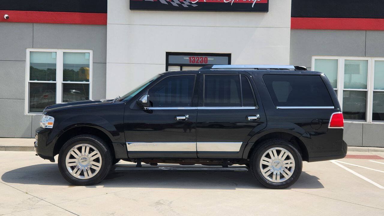 Used 2013 Lincoln Navigator 4WD image 3