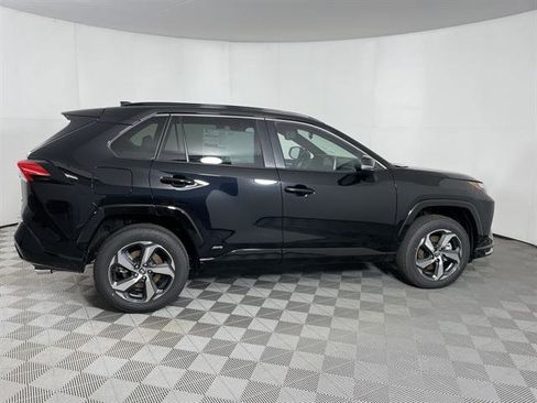 New 2025 Toyota RAV4 SE image 8