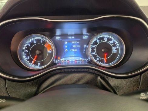 Used 2019 Jeep Cherokee Limited w/ Technology Group AWD/4WD image 13