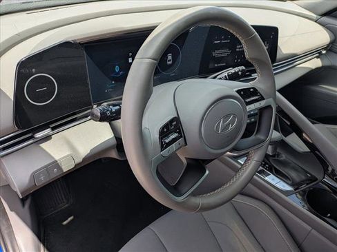 Used 2024 Hyundai Elantra SEL w/ Convenience Package image 10