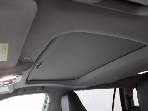 Used 2021 Toyota Highlander XLE image 15