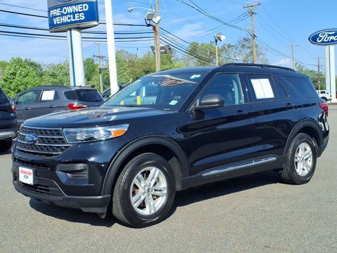 Used 2022 Ford Explorer XLT w/ Class IV Trailer Tow Package AWD/4WD image 3