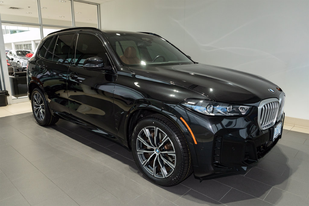 Used 2024 BMW X5 xDrive40i w/ M Sport Package AWD/4WD image 1