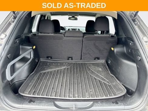 Used 2018 Jeep Cherokee Latitude w/ Altitude Package FWD image 23