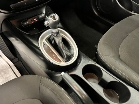 Used 2019 Kia Soul image 18