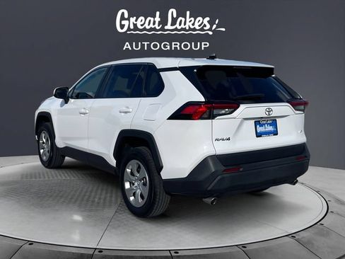 Used 2022 Toyota RAV4 LE FWD image 3