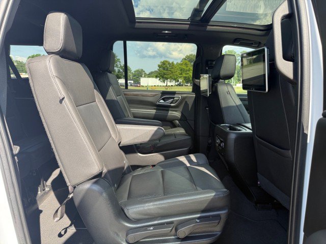 Used 2022 Chevrolet Suburban Z71 w/ Luxury Package AWD/4WD image 14