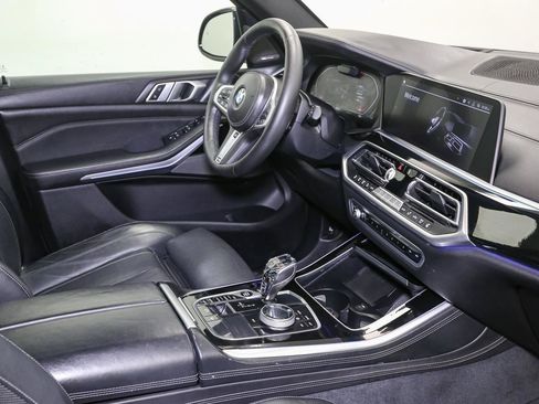 Used 2019 BMW X5 xDrive50i w/ M Sport Package AWD/4WD image 21