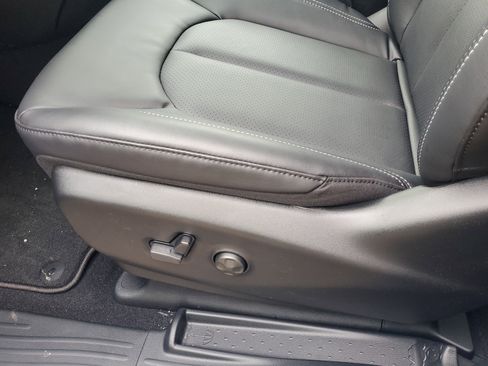 New 2026 Chrysler Pacifica Select w/ S Appearance Package image 9