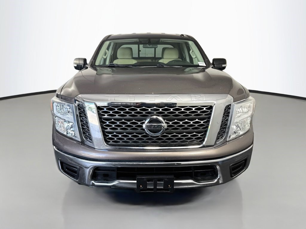Used 2017 Nissan Titan SV RWD image 2