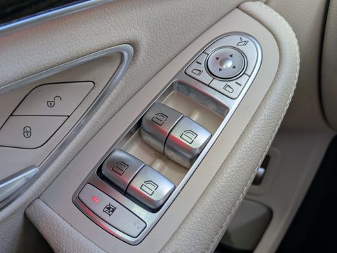 Used 2021 Mercedes-Benz C 300 Sedan image 27