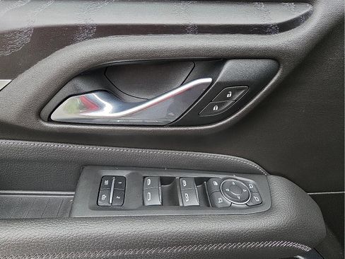 Used 2021 GMC Yukon XL Denali w/ Denali Premium Package image 14