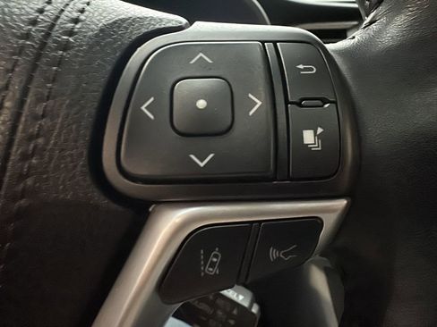 Used 2018 Toyota Highlander XLE w/ Carpet Mat Package (TMS) image 24