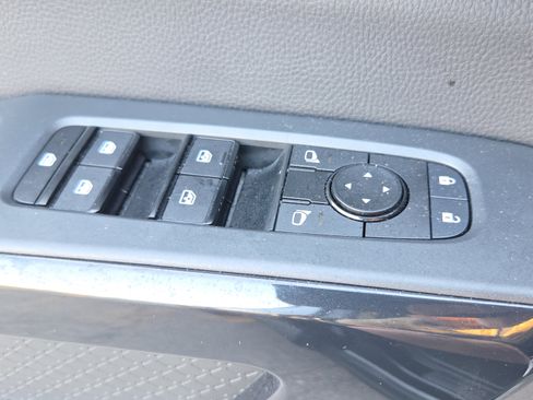 Used 2024 Nissan Pathfinder S FWD image 27