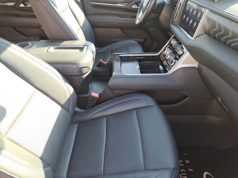 Used 2021 GMC Yukon Denali w/ Denali Premium Package image 29