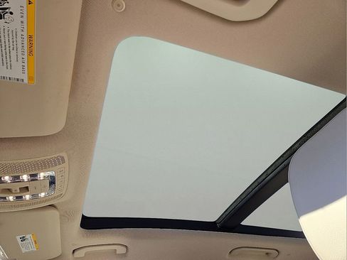 Used 2020 Mercedes-Benz GLE 350 4MATIC w/ Premium Package image 25