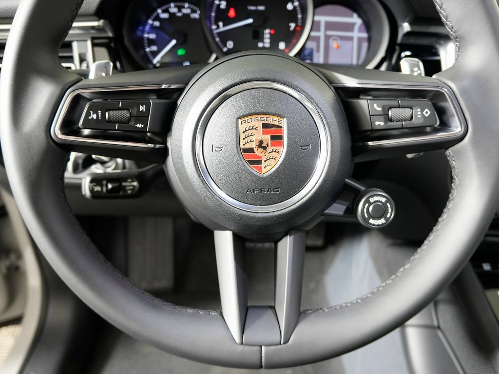 Used 2026 Porsche Macan AWD/4WD image 21