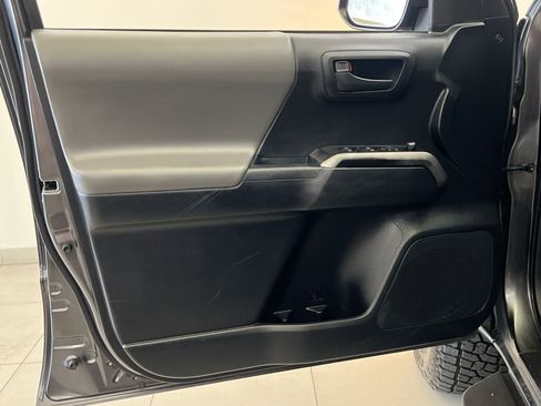 Used 2016 Toyota Tacoma SR5 w/ Towing Package RWD image 35