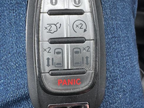 Used 2025 Chrysler Pacifica Select FWD image 19
