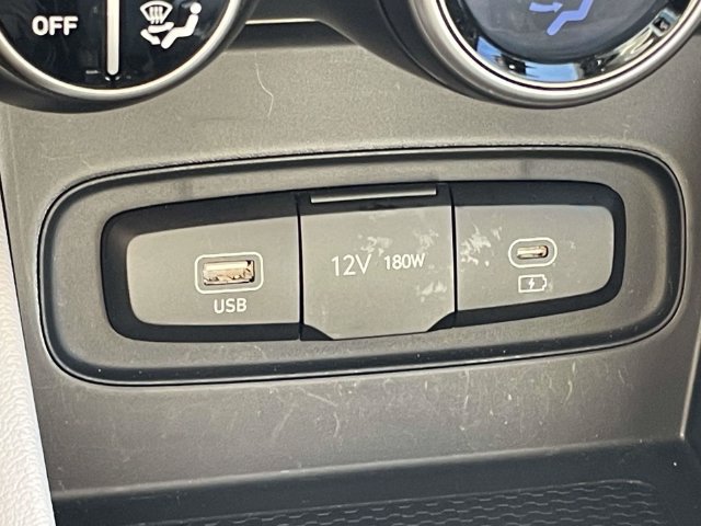 Certified 2025 Hyundai Venue SEL FWD image 30