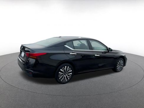 Used 2025 Nissan Altima 2.5 SV image 14