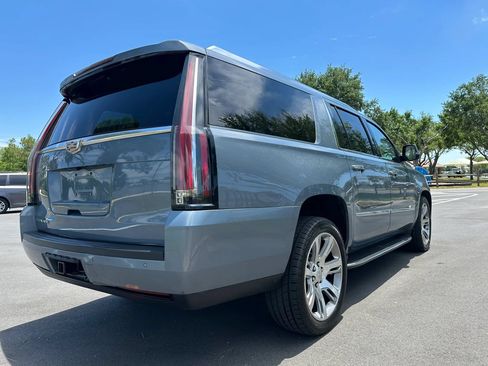 Used 2016 Cadillac Escalade ESV Luxury AWD/4WD image 5