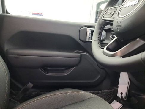 New 2025 Jeep Gladiator Sport image 15