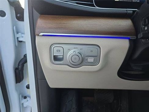 Certified 2025 Mercedes-Benz GLE 450 4MATIC image 38