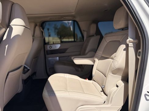 Used 2021 Lincoln Navigator L Reserve w/ Luxury Package image 3