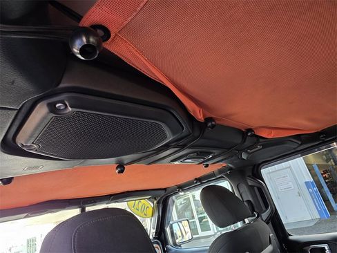 Used 2021 Jeep Gladiator Mojave image 11