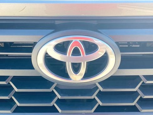 Used 2025 Toyota Tacoma TRD Off-Road AWD/4WD image 29
