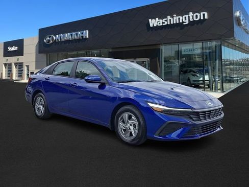 Certified 2024 Hyundai Elantra SE FWD image 1