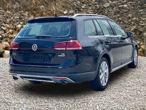 Used 2018 Volkswagen Golf Alltrack SE image 2