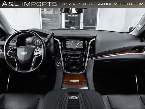 Used 2019 Cadillac Escalade Luxury AWD/4WD image 2