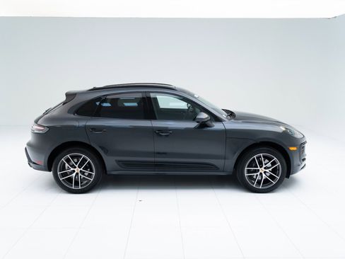 Certified 2025 Porsche Macan image 8