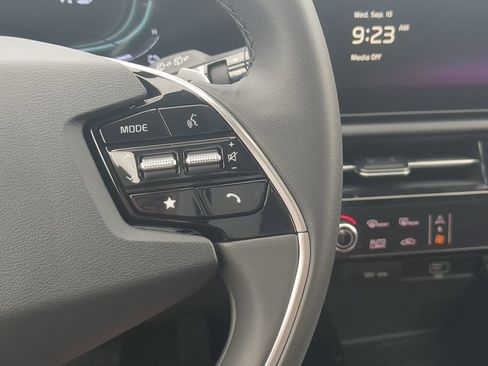 New 2025 Kia Niro EX image 23
