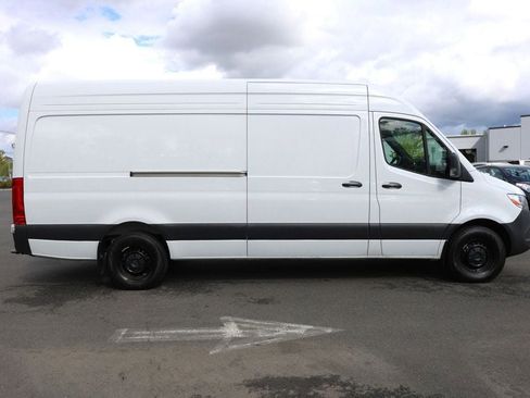 Used 2025 Mercedes-Benz Sprinter 2500 image 6