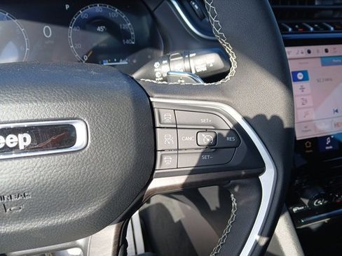 New 2025 Jeep Grand Cherokee Limited image 35