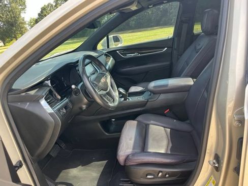 Used 2017 Cadillac XT5 Luxury w/ Driver Awareness Package AWD/4WD image 18